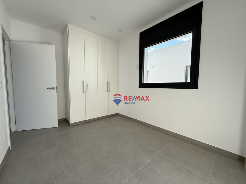 <p>House with pool in Empuriabrava of 175 m2</p>