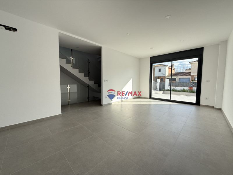 <p>House with pool in Empuriabrava of 175 m2</p>