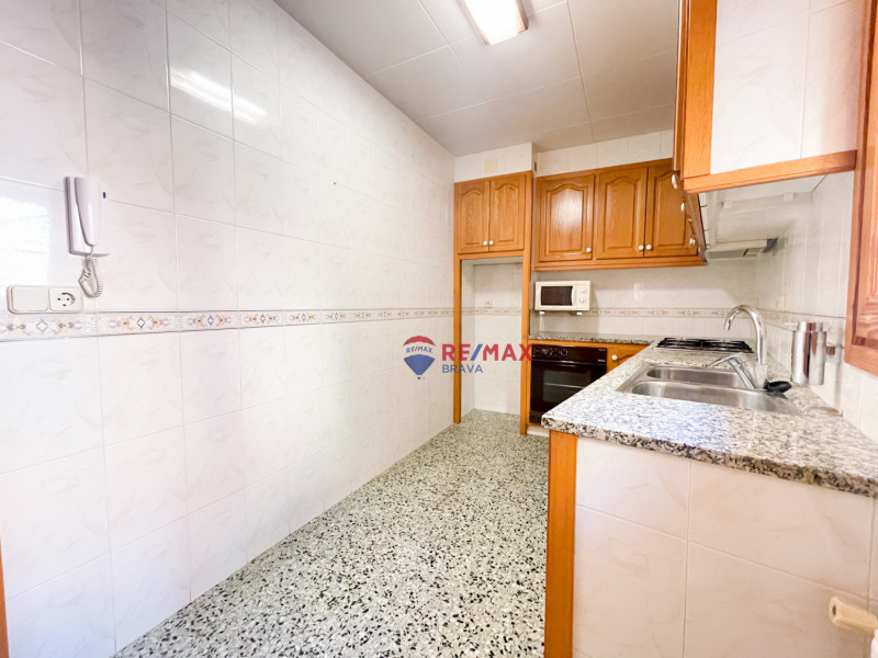 <p>Castellón d Empúries; Town house for investment of 2 floors</p>