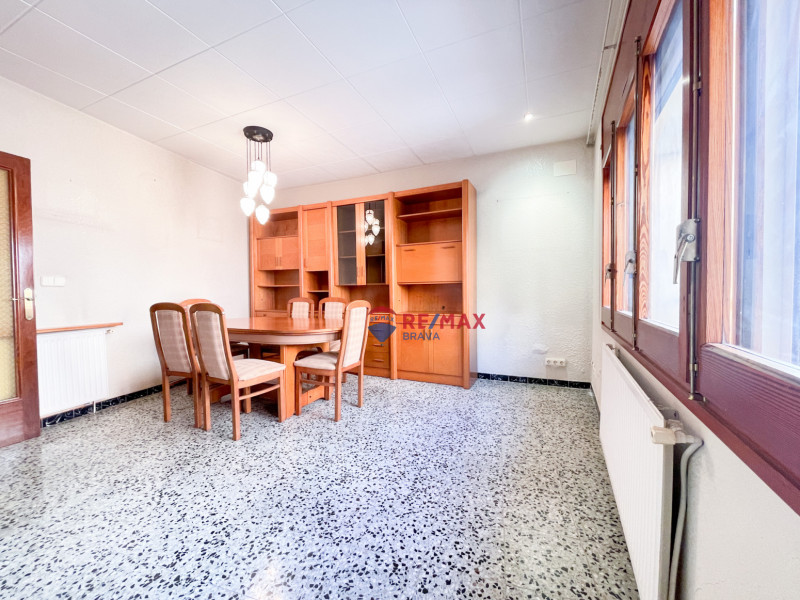 <p>Castellón d Empúries; Town house for investment of 2 floors</p>