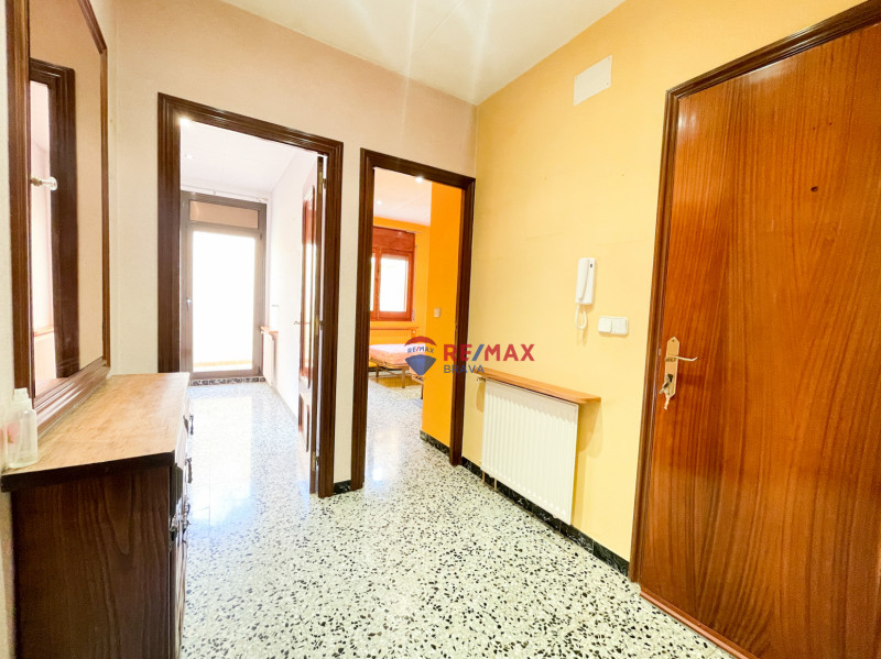 <p>Castellón d Empúries; Town house for investment of 2 floors</p>