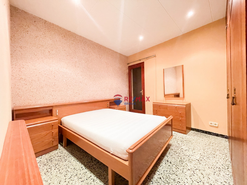 <p>Castellón d Empúries; Town house for investment of 2 floors</p>