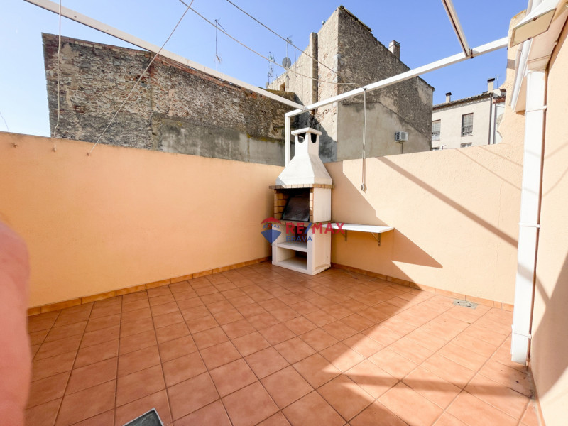 <p>Castellón d Empúries; Town house for investment of 2 floors</p>