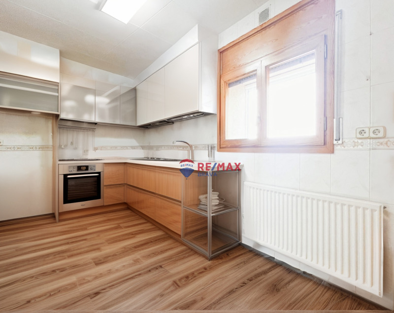 <p>Castellón d Empúries; Town house for investment of 2 floors</p>