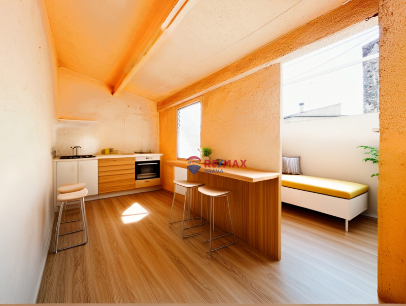 <p>Castellón d Empúries; Town house for investment of 2 floors</p>