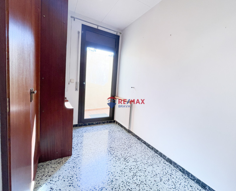 <p>Castellón d Empúries; Town house for investment of 2 floors</p>