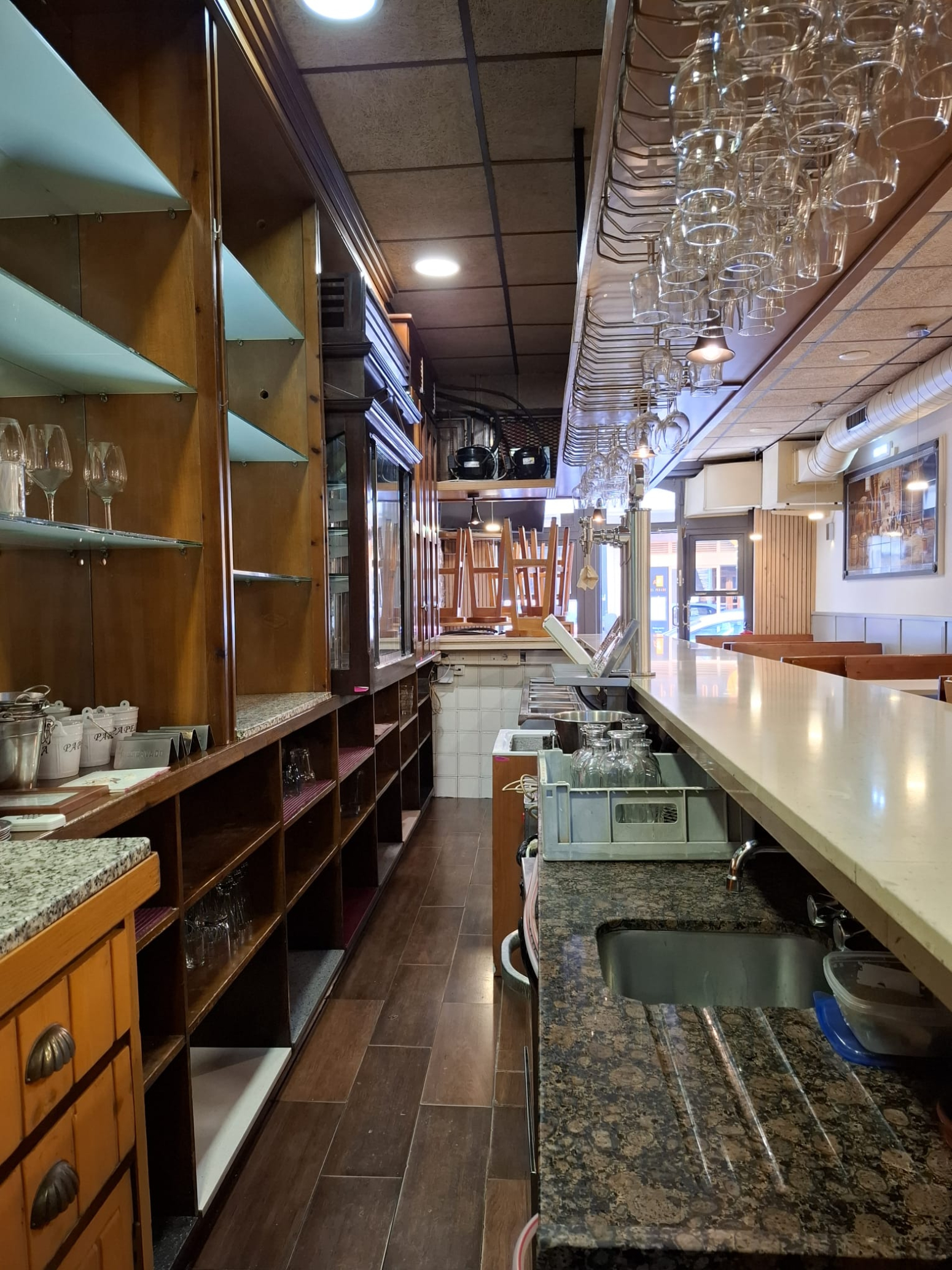 Interior barra