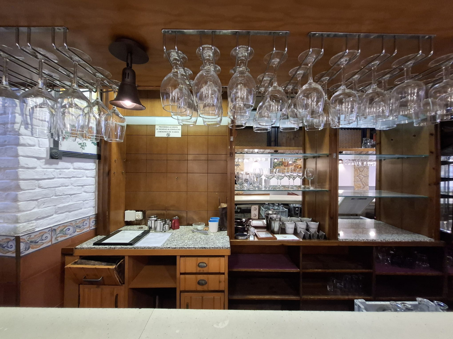 Interior barra