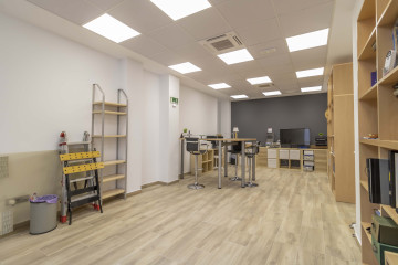 Locales-Venta-Sevilla-2314561-Foto-2-Carrousel