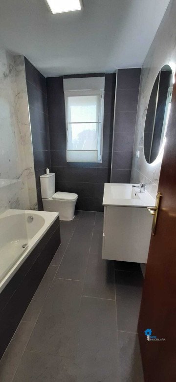 Pisos-Venta-Laredo-2347988-Foto-24-Carrousel