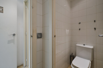Locales-Venta-Sant Just Desvern-1723251-Foto-11-Carrousel