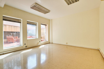 Locales-Venta-Sant Just Desvern-1723251-Foto-20-Carrousel