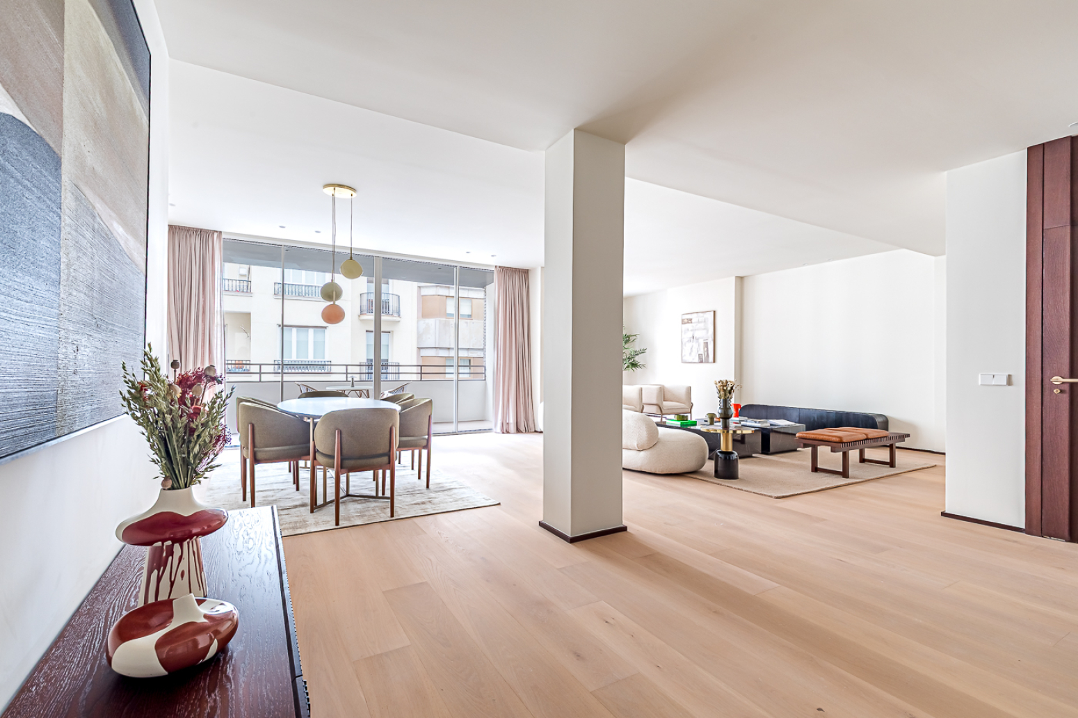 Exclusiva vivienda de 285 m² completamente reformada