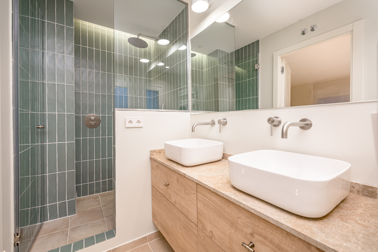 Amplia vivienda reformada de 278 m² con garaje y trastero