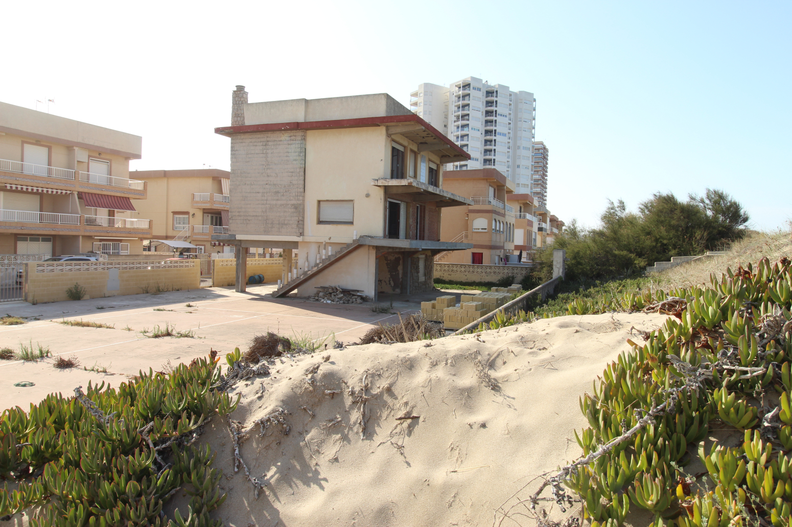 Casas o chalets for sale in Mareny De Les Barraquetes