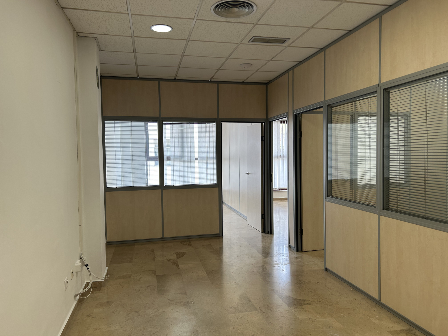 <br />
<b>Deprecated</b>:  Function utf8_encode() is deprecated in <b>/var/www/vhosts/inmobiliariatomasmunoz.com/httpdocs/ficha-inmueble.php</b> on line <b>218</b><br />
Oficinas-Alquiler-Torrent-2242518-Foto-2