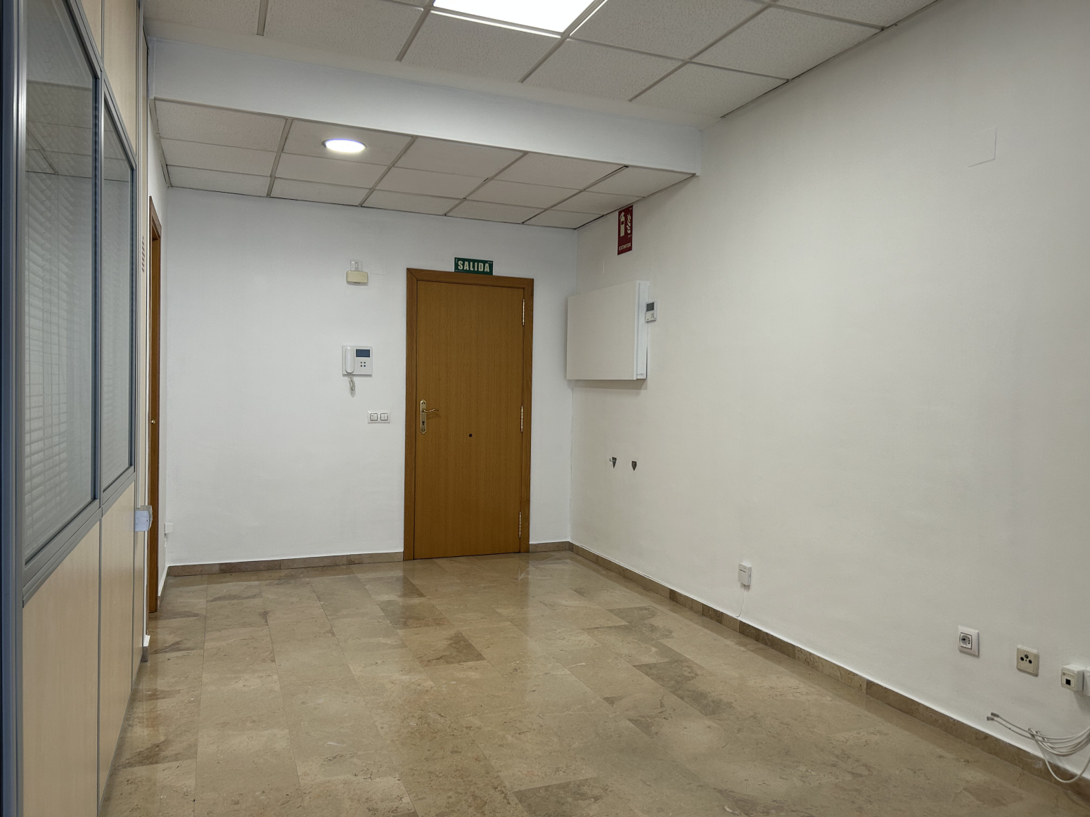 <br />
<b>Deprecated</b>:  Function utf8_encode() is deprecated in <b>/var/www/vhosts/inmobiliariatomasmunoz.com/httpdocs/ficha-inmueble.php</b> on line <b>218</b><br />
Oficinas-Alquiler-Torrent-2242518-Foto-3