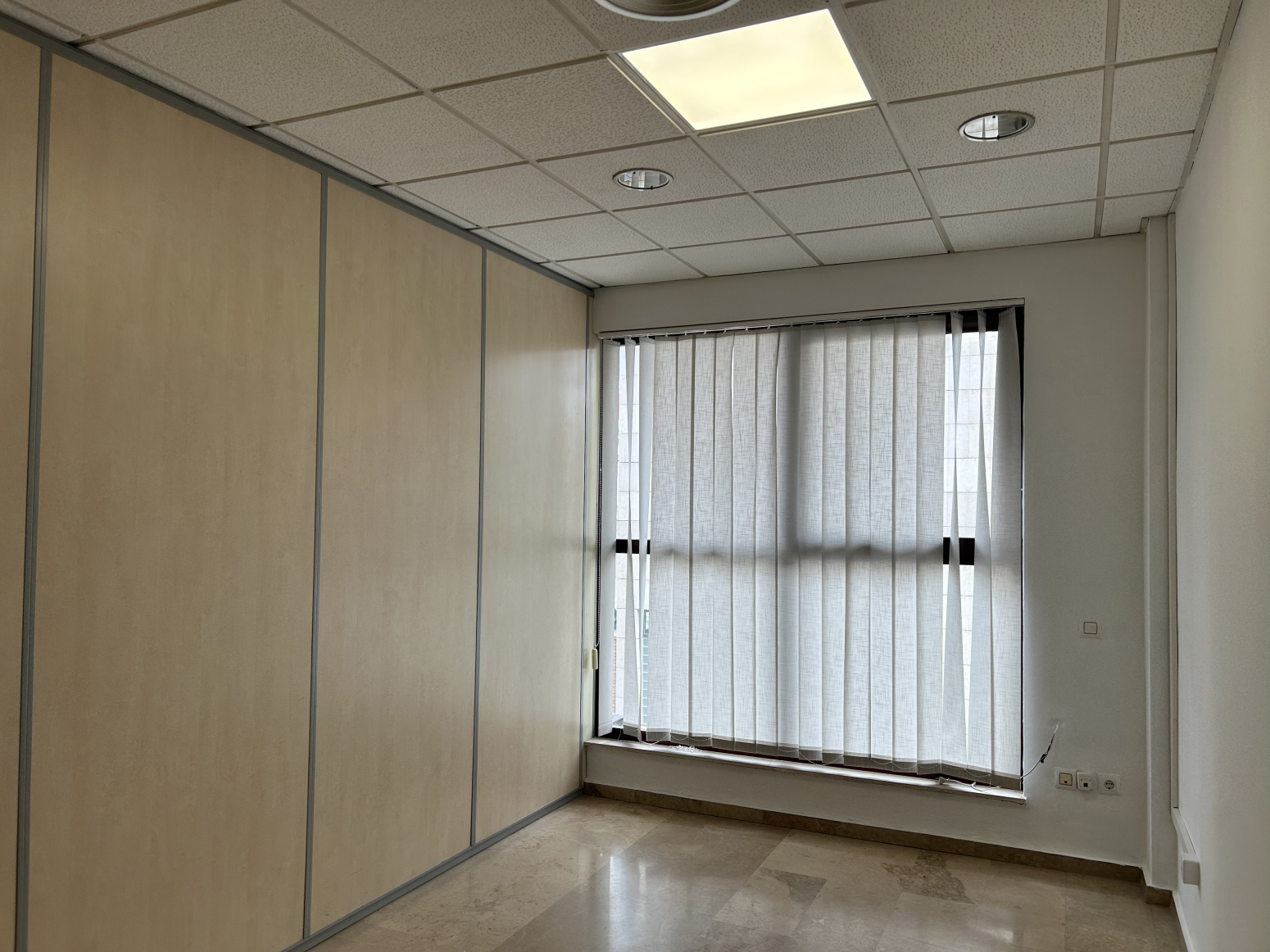 <br />
<b>Deprecated</b>:  Function utf8_encode() is deprecated in <b>/var/www/vhosts/inmobiliariatomasmunoz.com/httpdocs/ficha-inmueble.php</b> on line <b>218</b><br />
Oficinas-Alquiler-Torrent-2242518-Foto-4