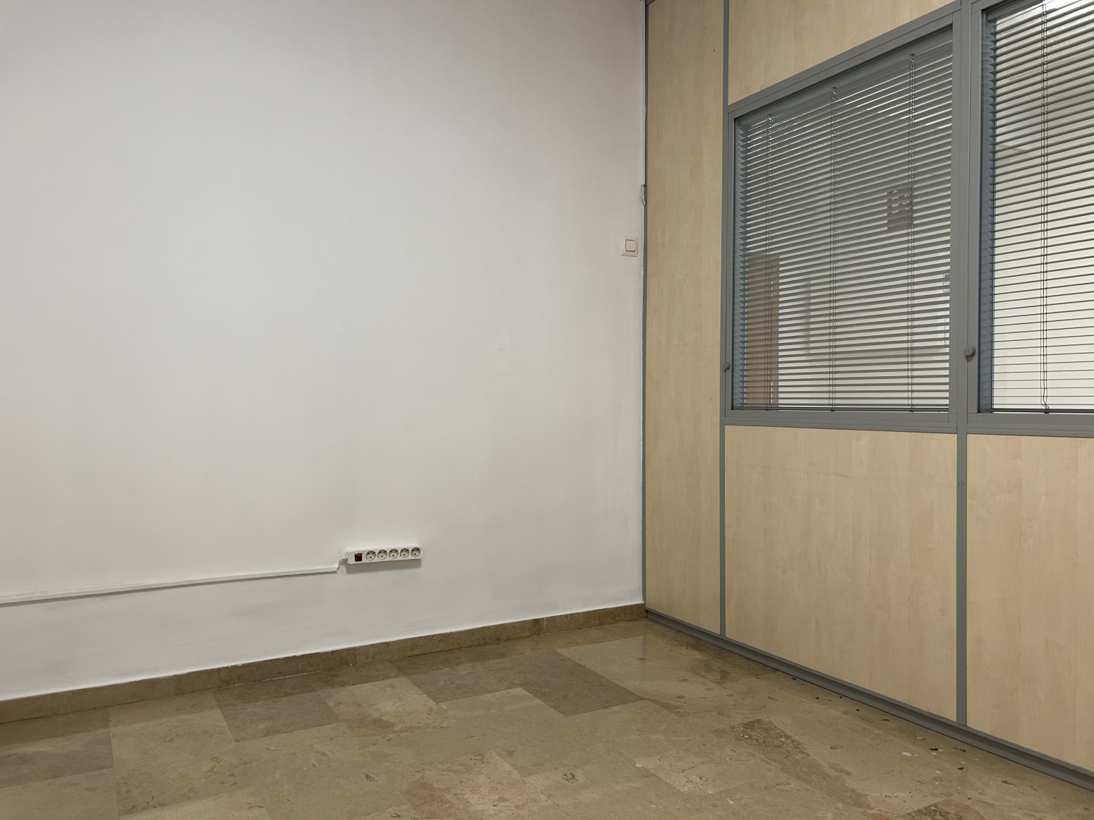 <br />
<b>Deprecated</b>:  Function utf8_encode() is deprecated in <b>/var/www/vhosts/inmobiliariatomasmunoz.com/httpdocs/ficha-inmueble.php</b> on line <b>218</b><br />
Oficinas-Alquiler-Torrent-2242518-Foto-5