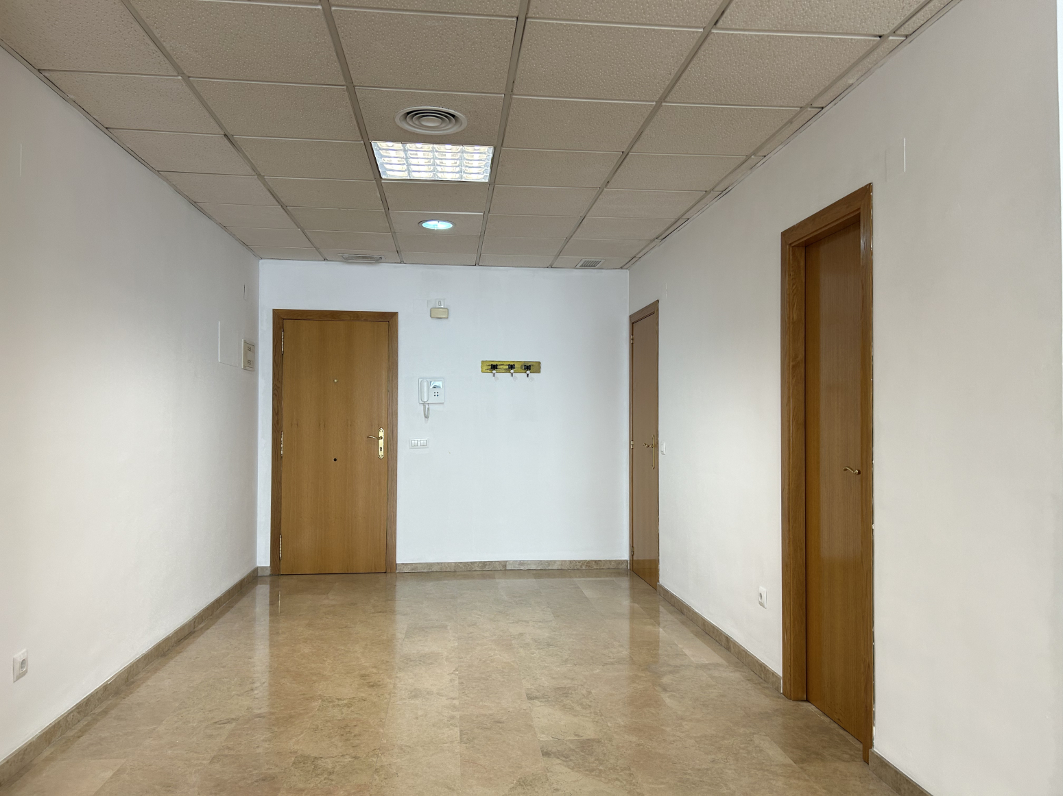 <br />
<b>Deprecated</b>:  Function utf8_encode() is deprecated in <b>/var/www/vhosts/inmobiliariatomasmunoz.com/httpdocs/ficha-inmueble.php</b> on line <b>218</b><br />
Oficinas-Alquiler-Torrent-2355327-Foto-3