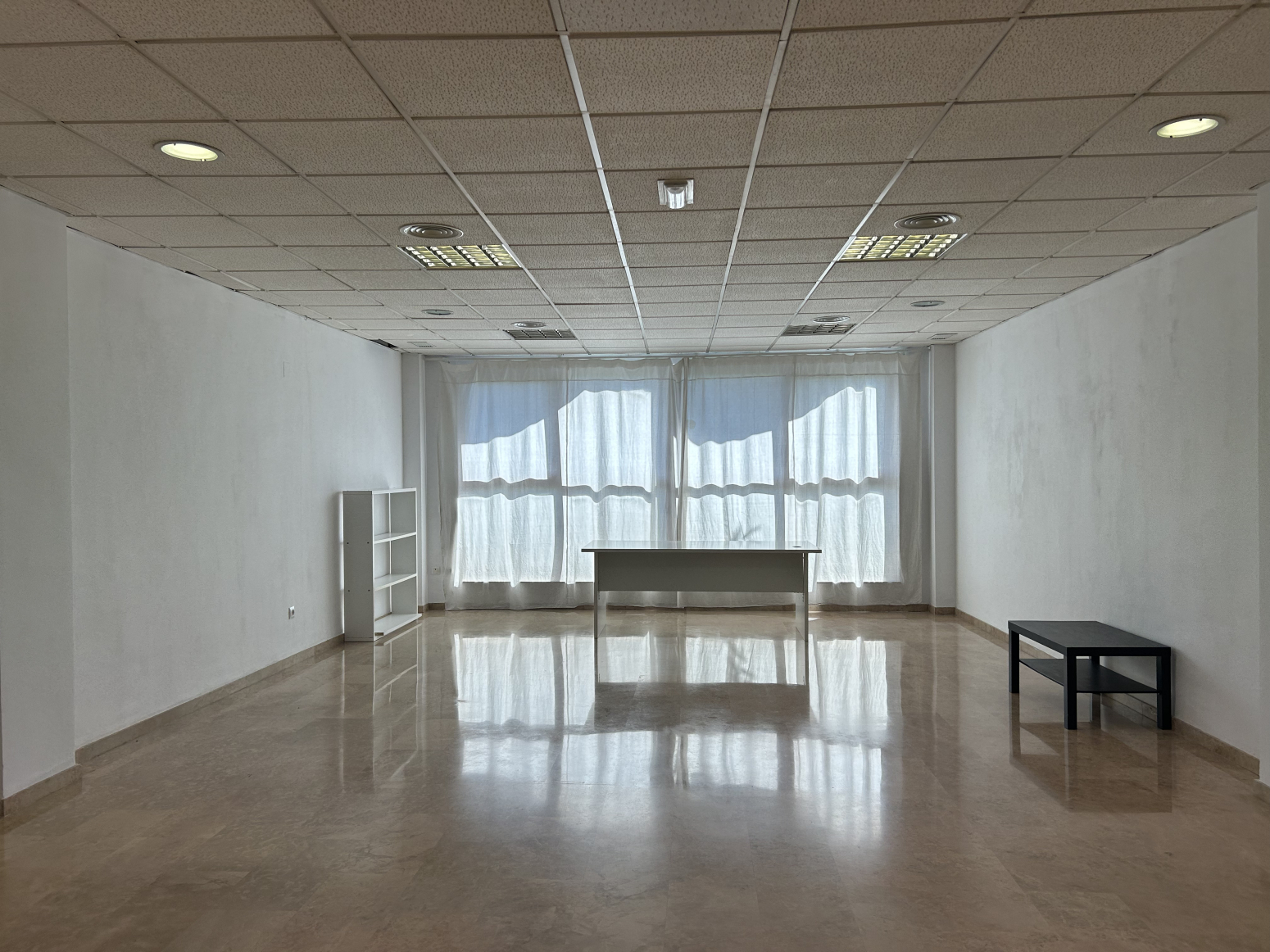 <br />
<b>Deprecated</b>:  Function utf8_encode() is deprecated in <b>/var/www/vhosts/inmobiliariatomasmunoz.com/httpdocs/ficha-inmueble.php</b> on line <b>218</b><br />
Oficinas-Alquiler-Torrent-2355327-Foto-2