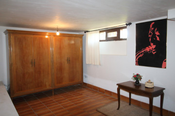 Habitación o salón del sótano 