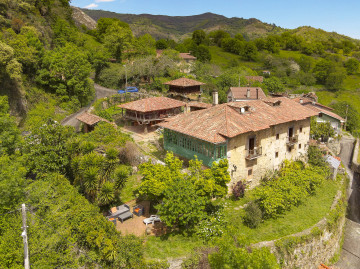 vista aérea casa y parcela 