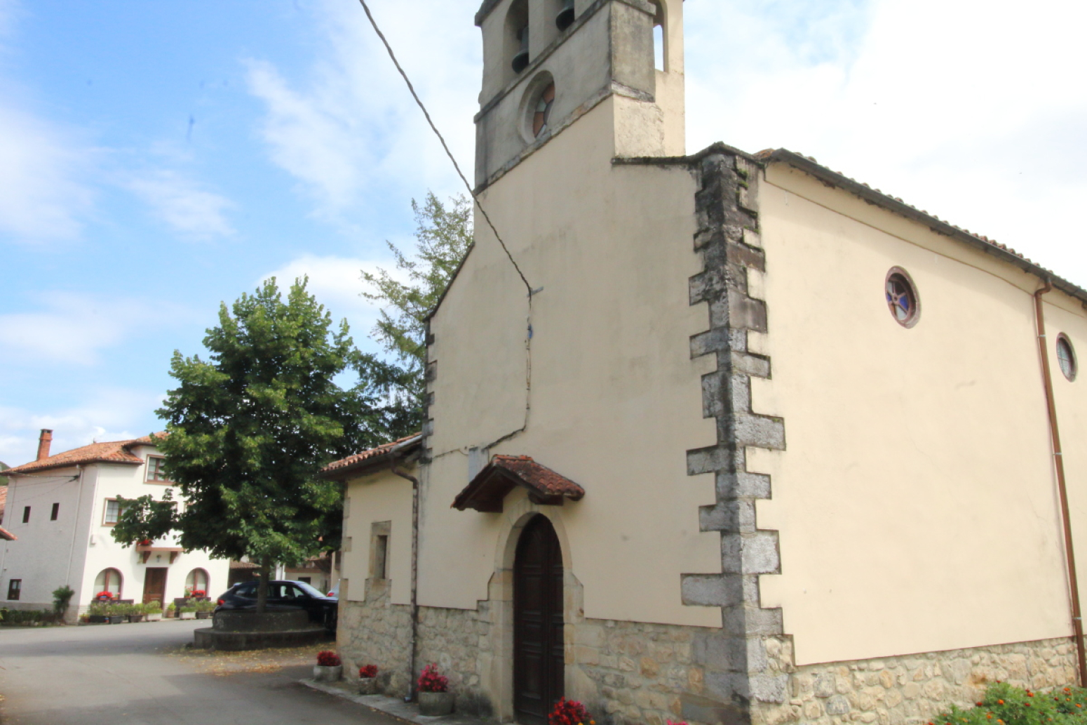 detalle de la Iglesia del pueblo 