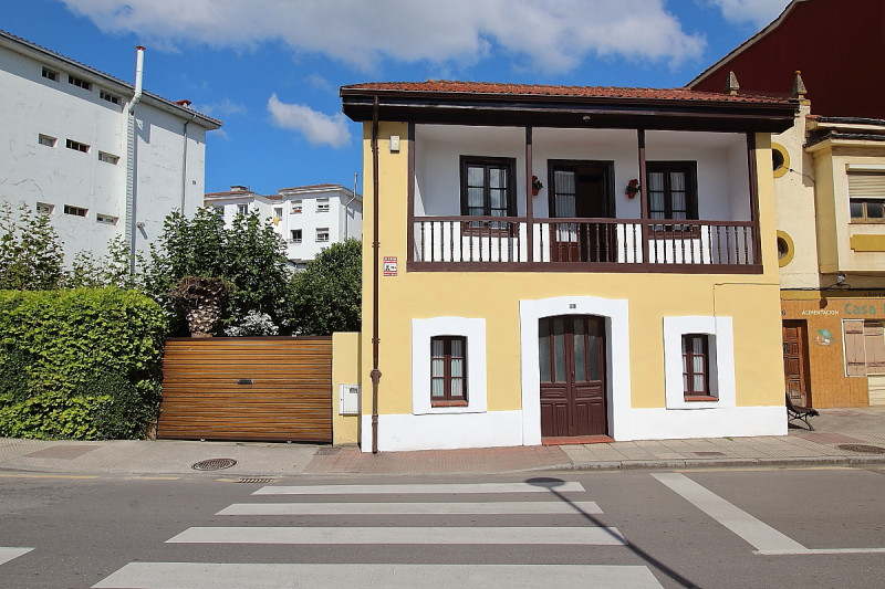 Vivienda con parcela en el centro de Colloto