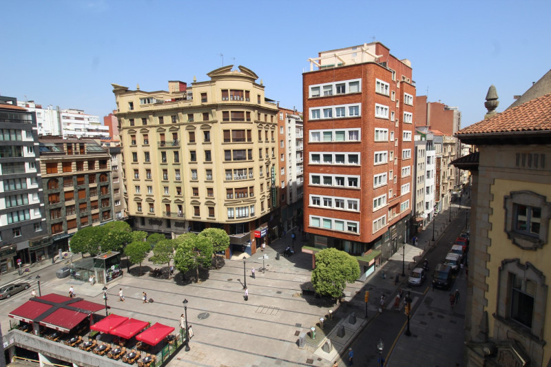 Espectacular Vivienda en el Coraz�n de Gij�n | 3 Dormitorios | Vistas �nicas | Alquiler Temporal (Sept-Jun)