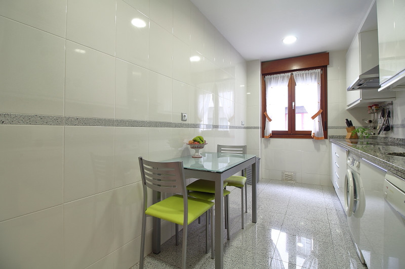 Vivienda para entrar, dos dormitorios con garaje y trastero