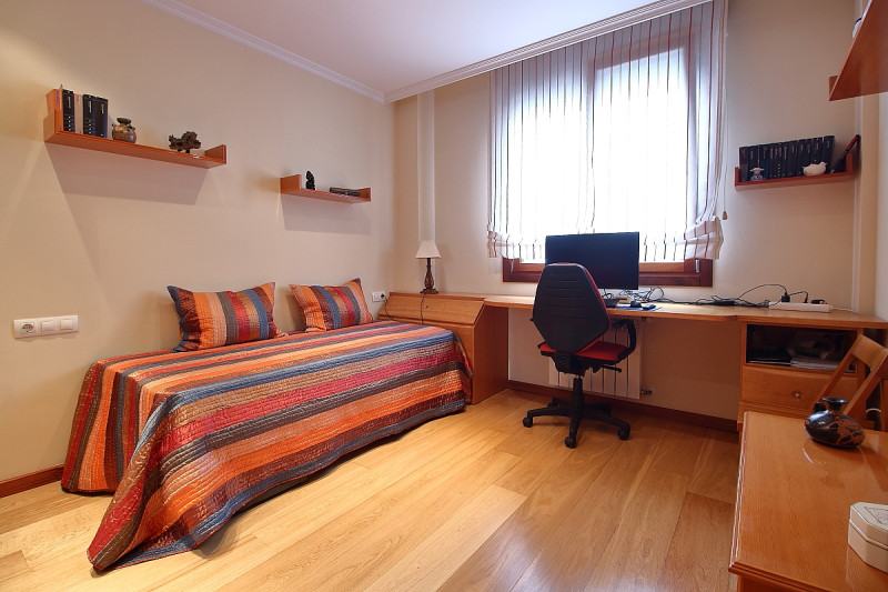 Vivienda para entrar, dos dormitorios con garaje y trastero