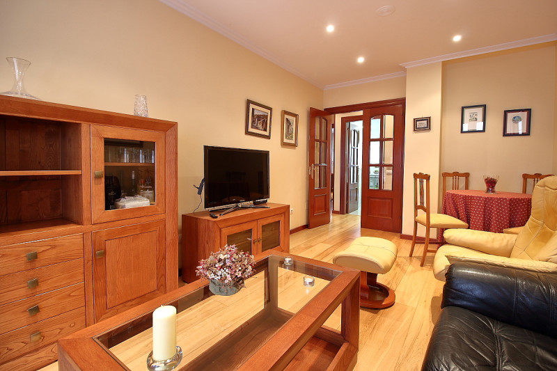 Vivienda para entrar, dos dormitorios con garaje y trastero