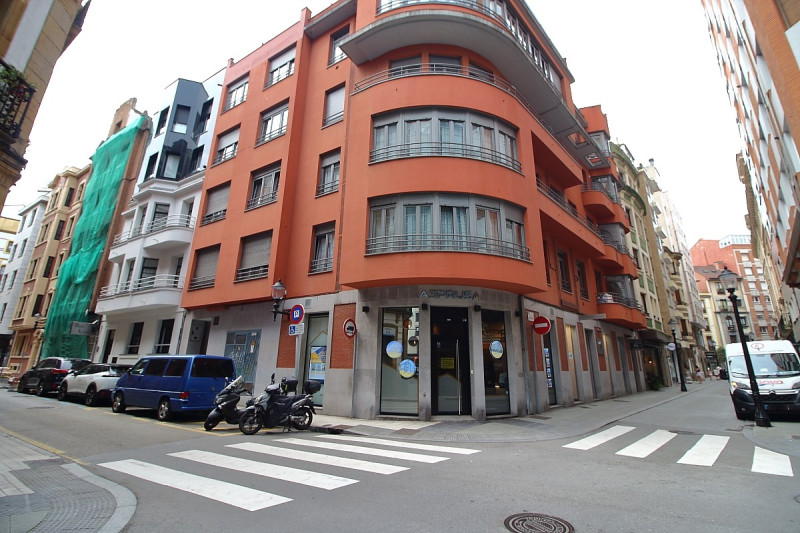 Vivienda para entrar, dos dormitorios con garaje y trastero