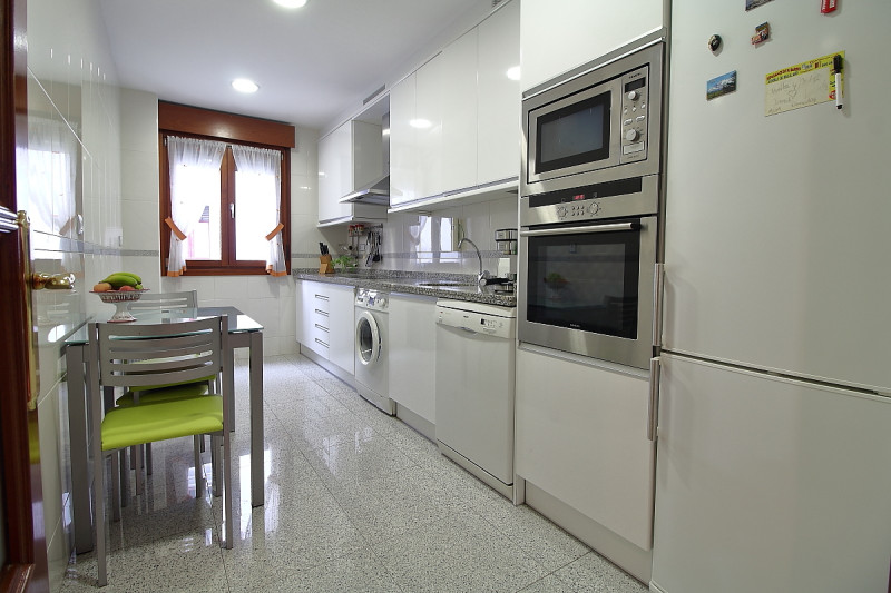 Vivienda para entrar, dos dormitorios con garaje y trastero