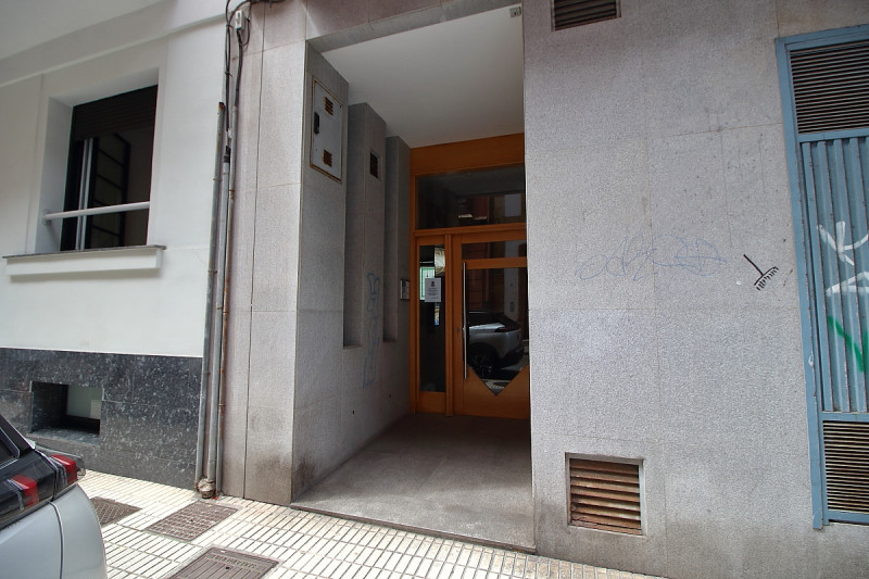 Vivienda para entrar, dos dormitorios con garaje y trastero