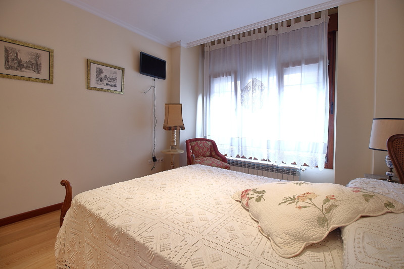 Vivienda para entrar, dos dormitorios con garaje y trastero