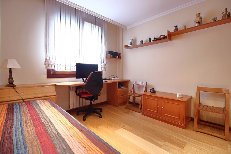 Vivienda para entrar, dos dormitorios con garaje y trastero