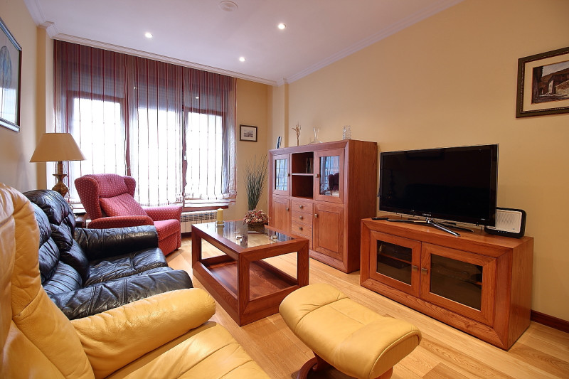 Vivienda para entrar, dos dormitorios con garaje y trastero