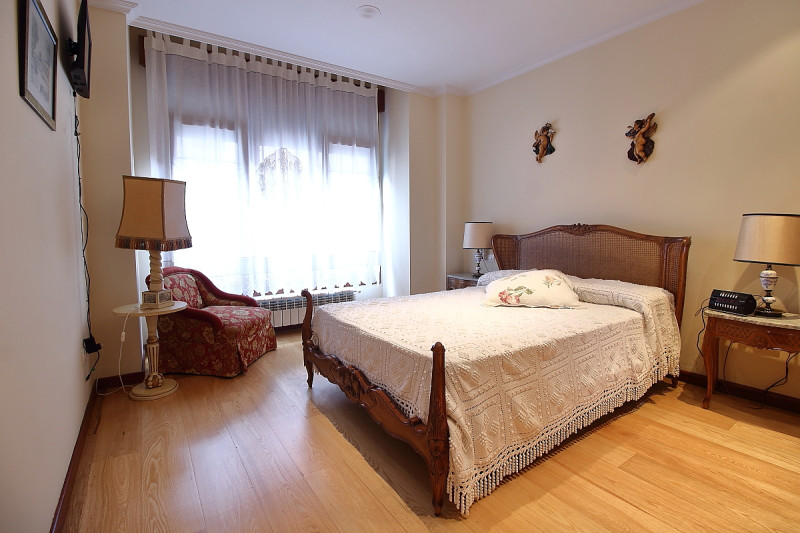 Vivienda para entrar, dos dormitorios con garaje y trastero