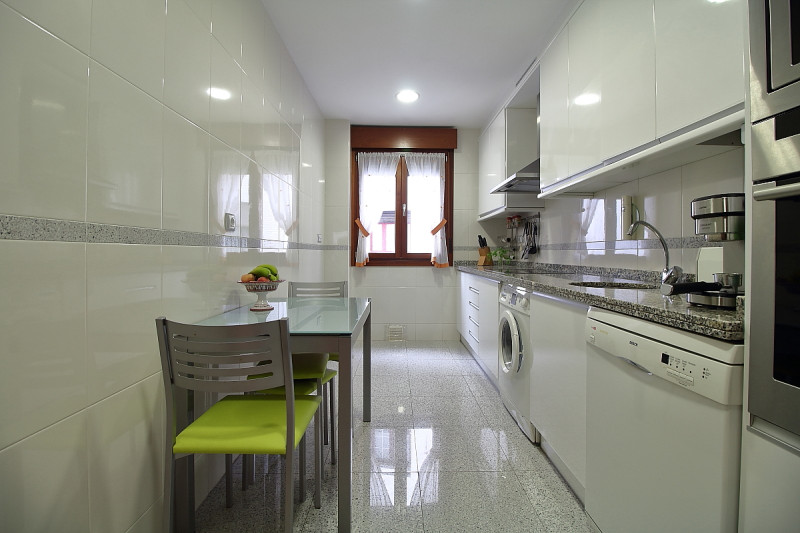 Vivienda para entrar, dos dormitorios con garaje y trastero