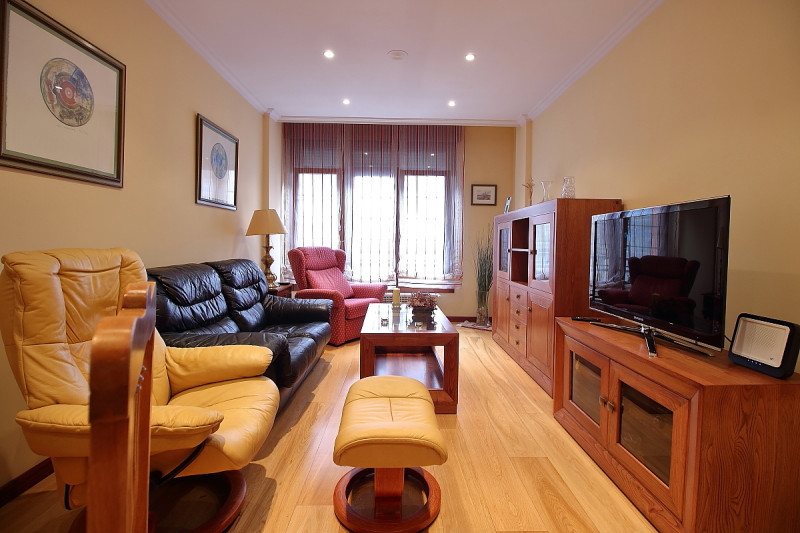 Vivienda para entrar, dos dormitorios con garaje y trastero