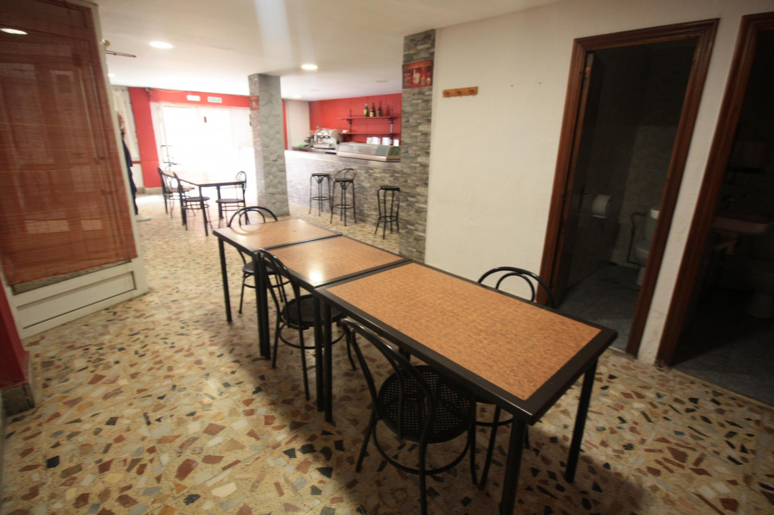 Locales-Venta-Paterna-1003996-Foto-1