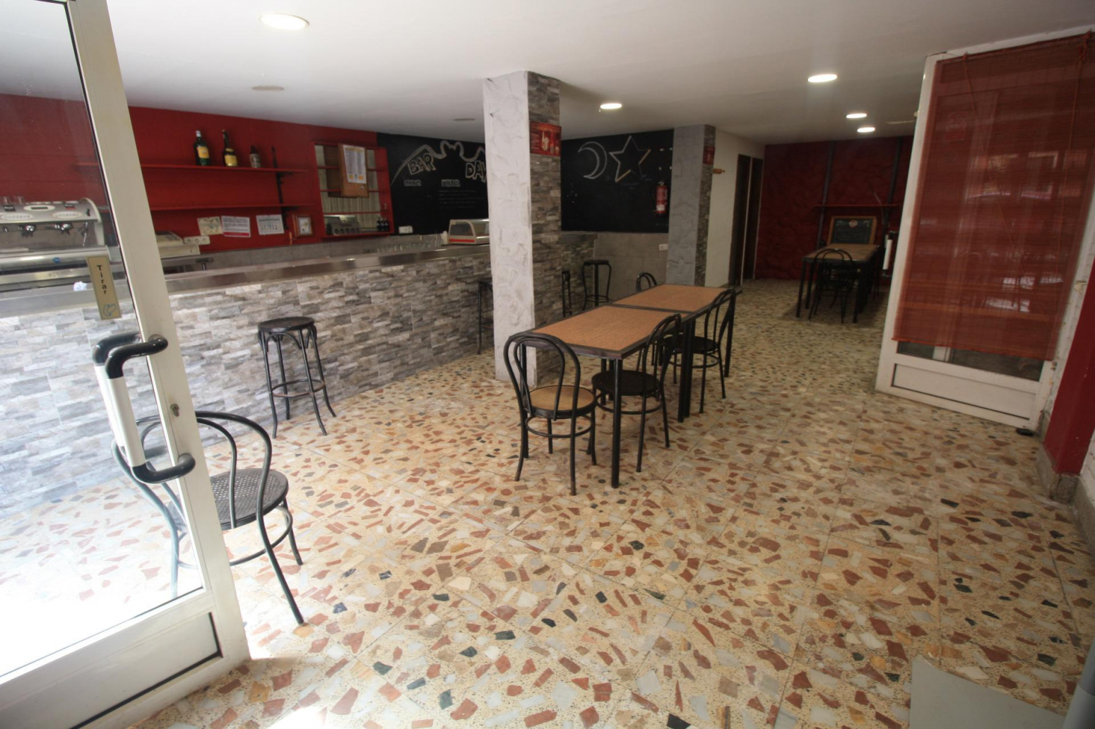 Locales-Venta-Paterna-1003996-Foto-2