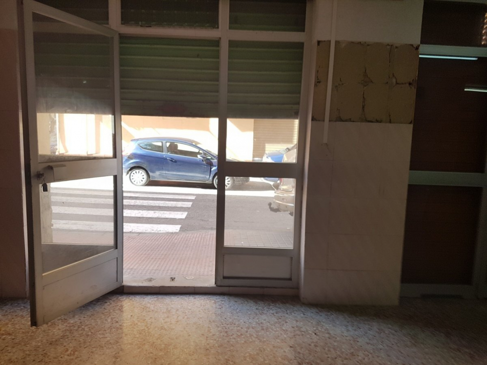 Locales-Venta-Paterna-1022998-Foto-6