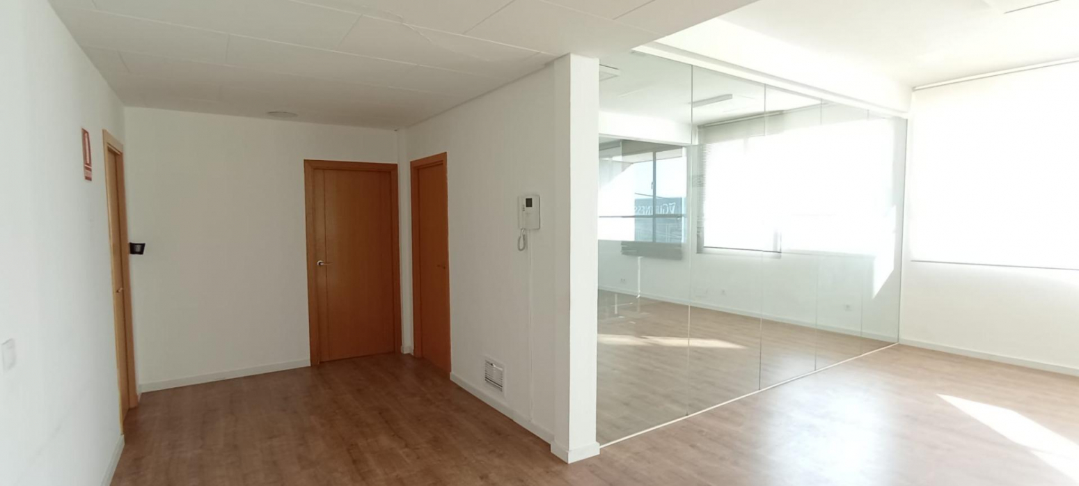 Naves-Venta-Paterna-1023032-Foto-36