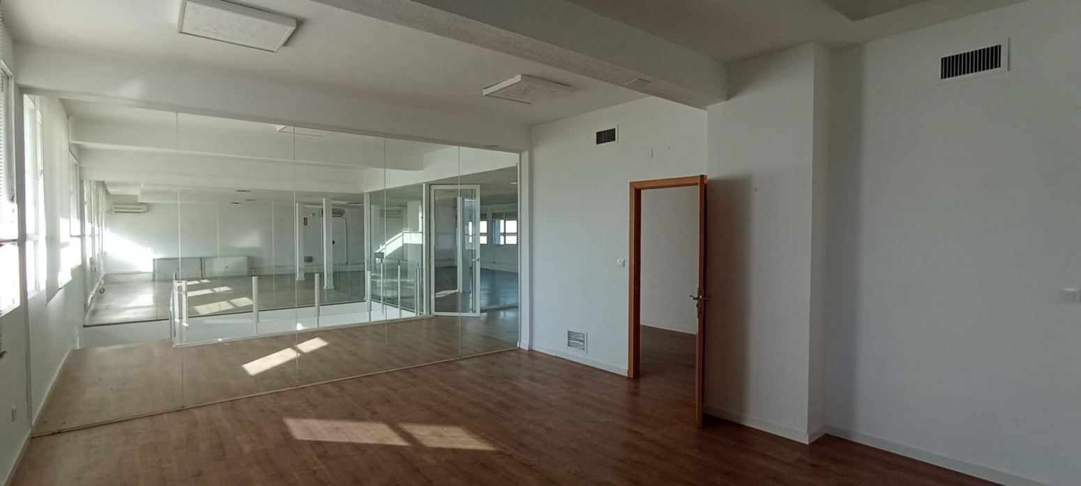 Naves-Venta-Paterna-1023032-Foto-41