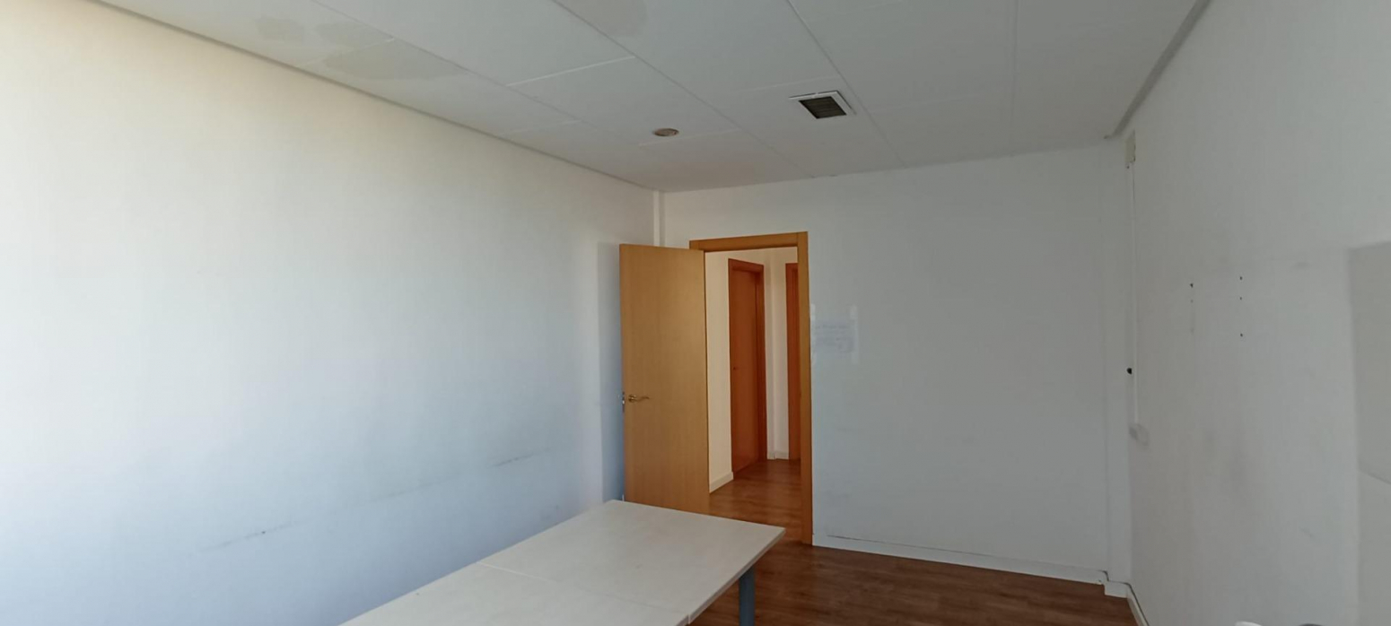 Naves-Venta-Paterna-1023032-Foto-40