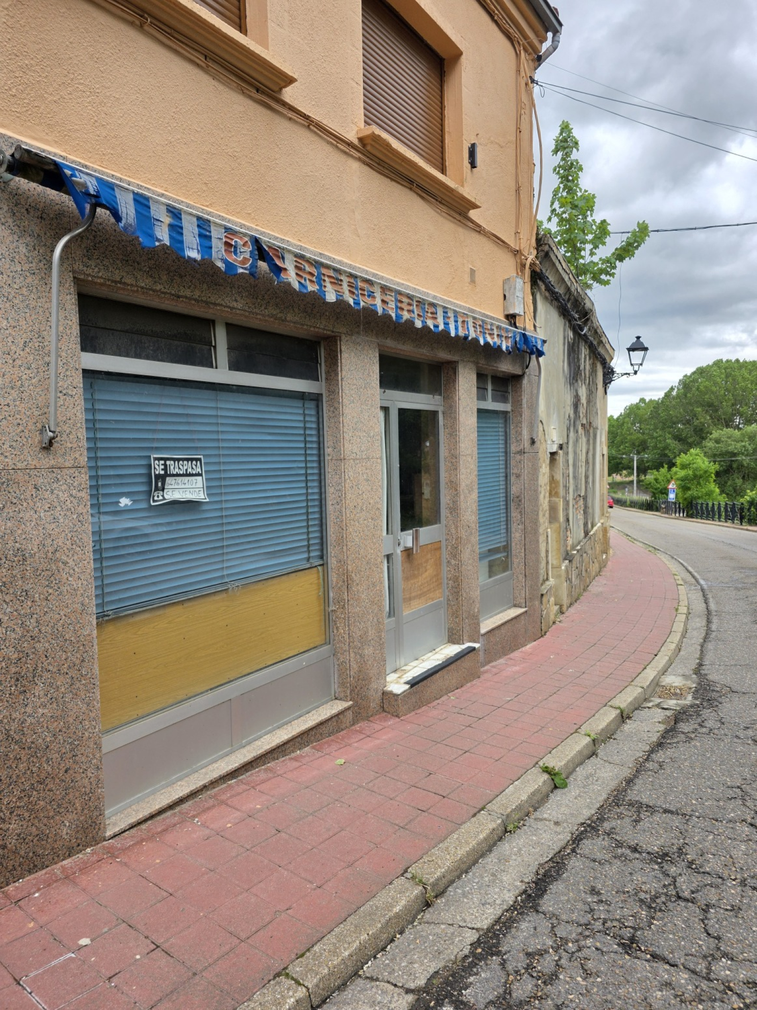 Locales-Venta-Barruelo de SantullÃ¡n-2336137-Foto-2