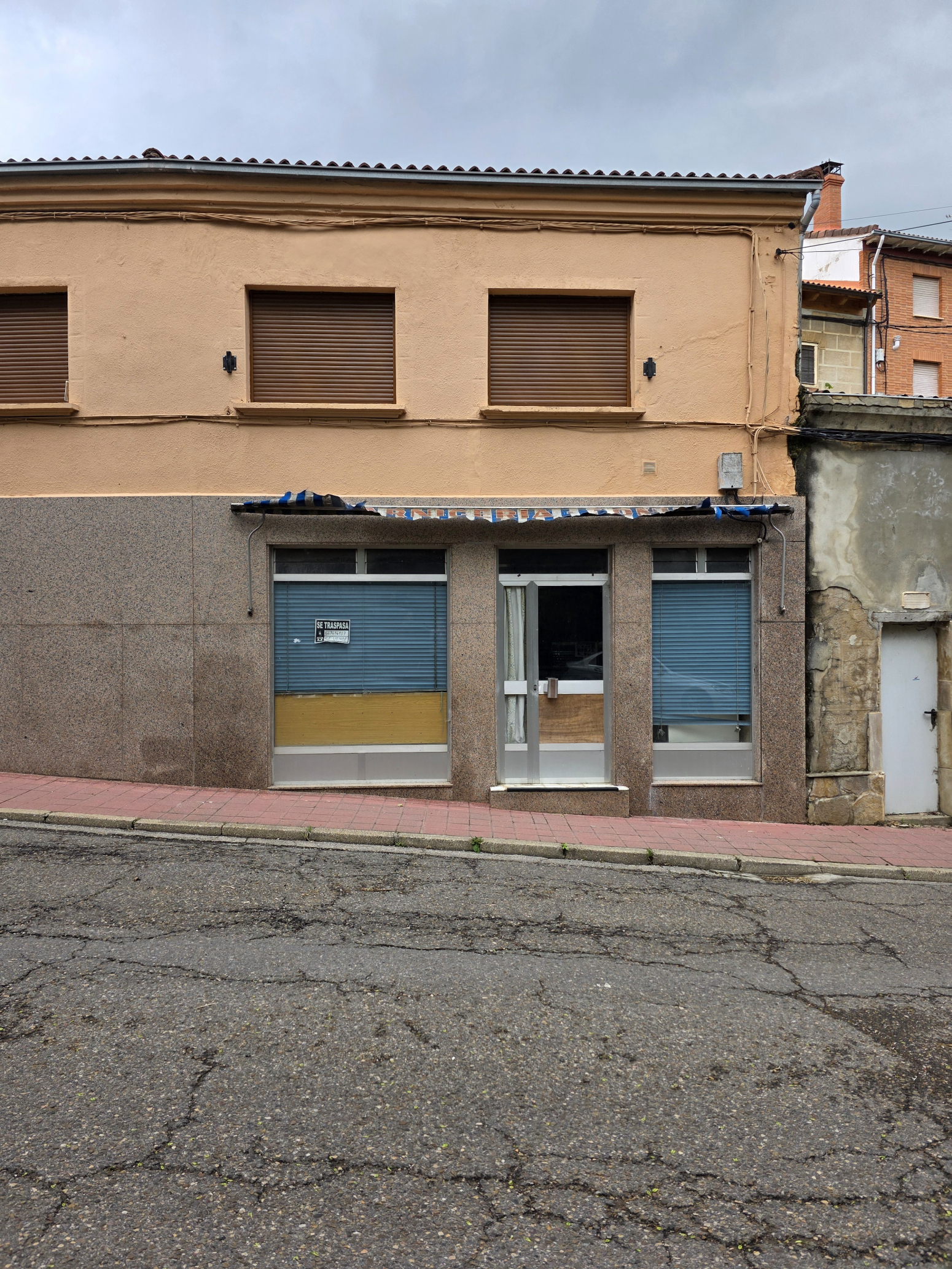Locales-Venta-Barruelo de SantullÃ¡n-2336137-Foto-1